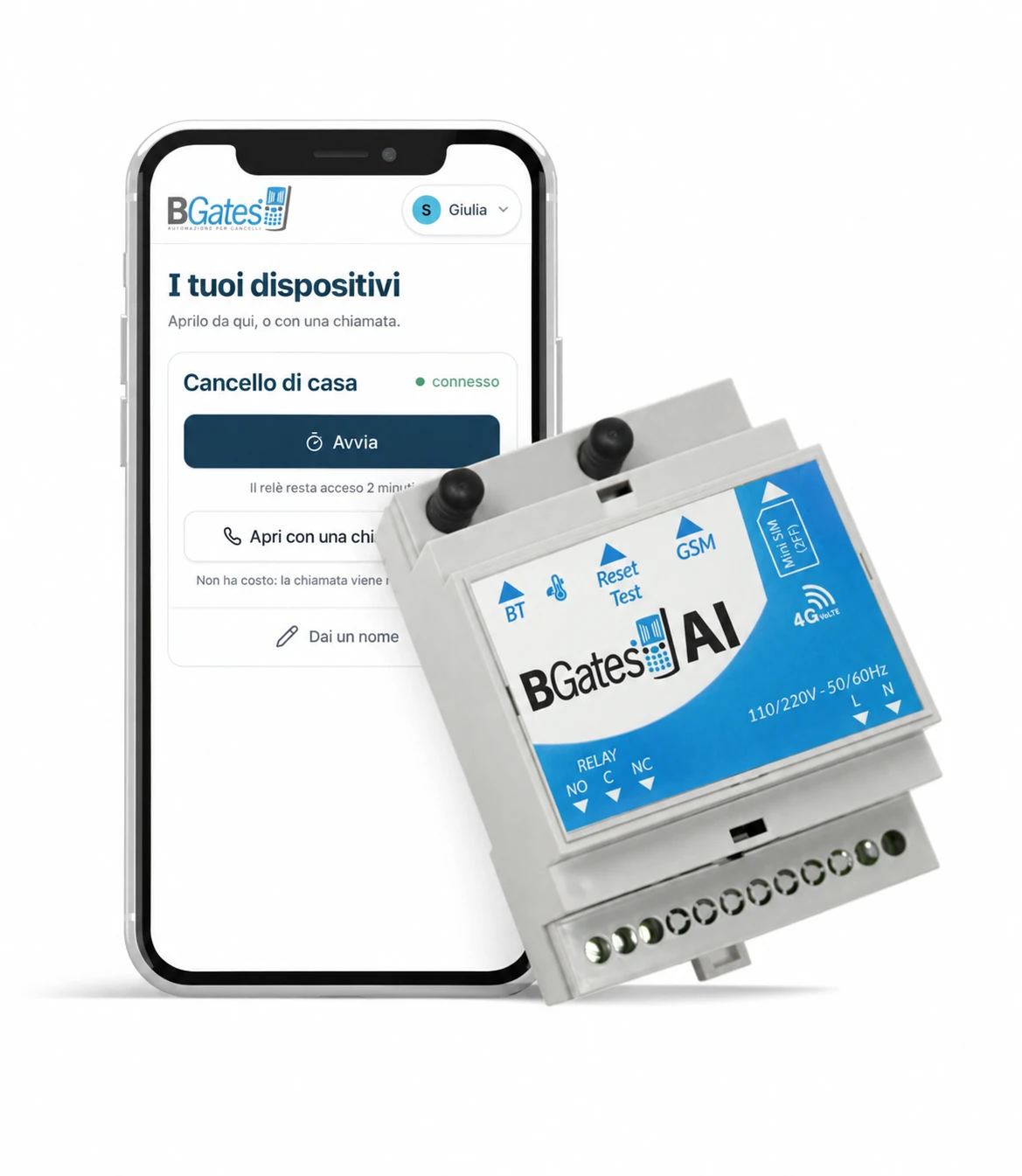 Il modulo BGates AI 4G, scatola grigia da guida DIN con l’etichetta azzurra e le due antenne, accanto a uno smartphone con la web app aperta su «I tuoi dispositivi».